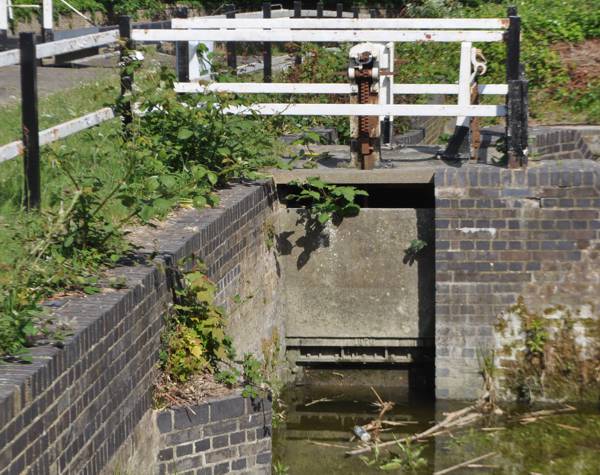 view of exposed side pond paddle, Lock 94, Hanwell Paddle seen from the rear, a square block suspended from above