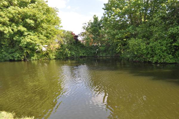 Winding hole, at Hanwell Locks A widening of the canal in a semi-circle layout